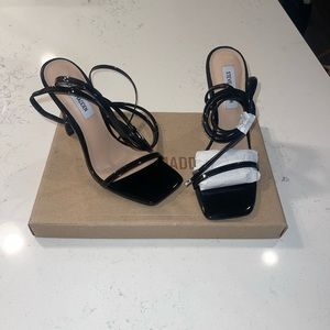 Steve Madden ‘Uplife’ black heels NWT